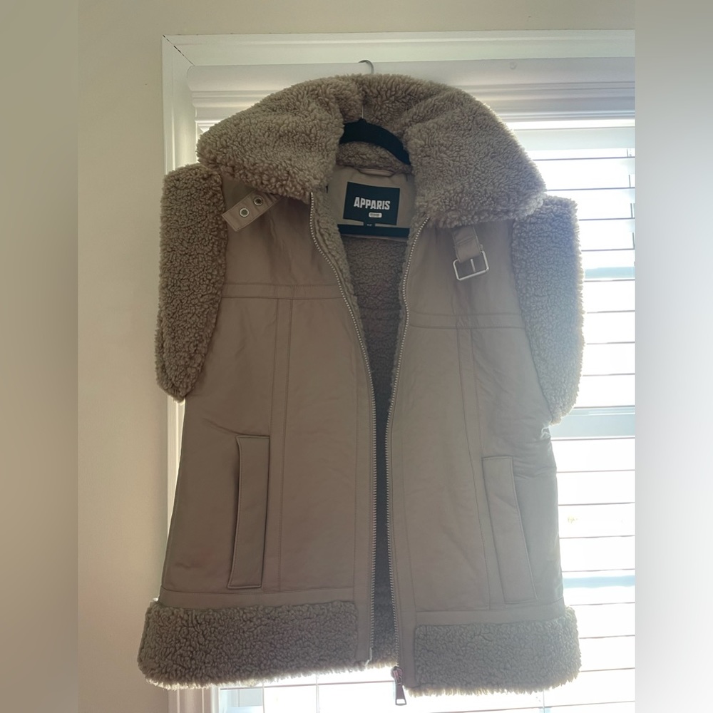 Apparis Vest